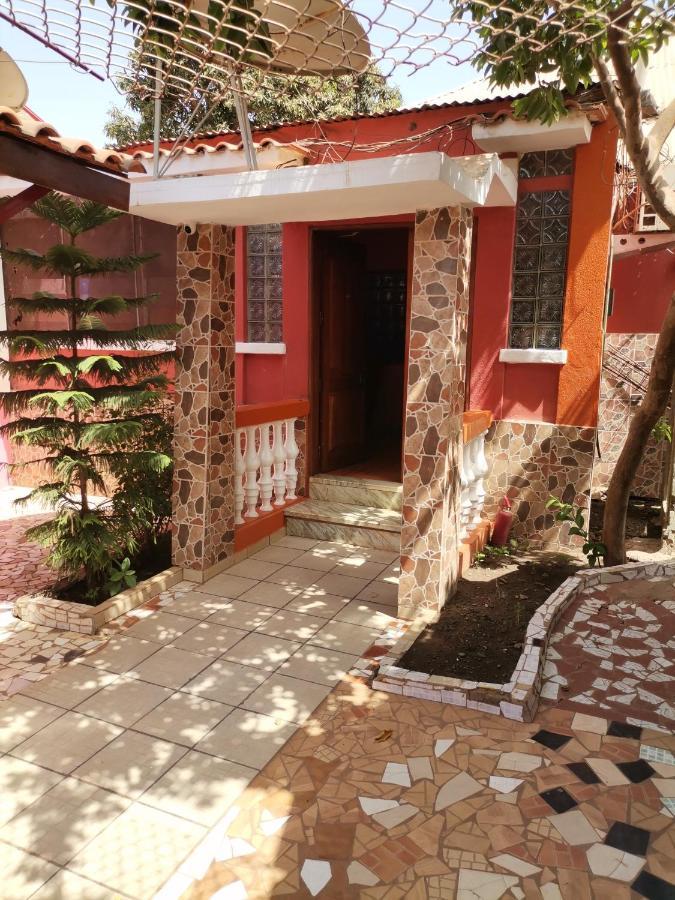 Hotel Badinca Alojamento Low Cost In Bissau Avenida Francisco Mendes المظهر الخارجي الصورة