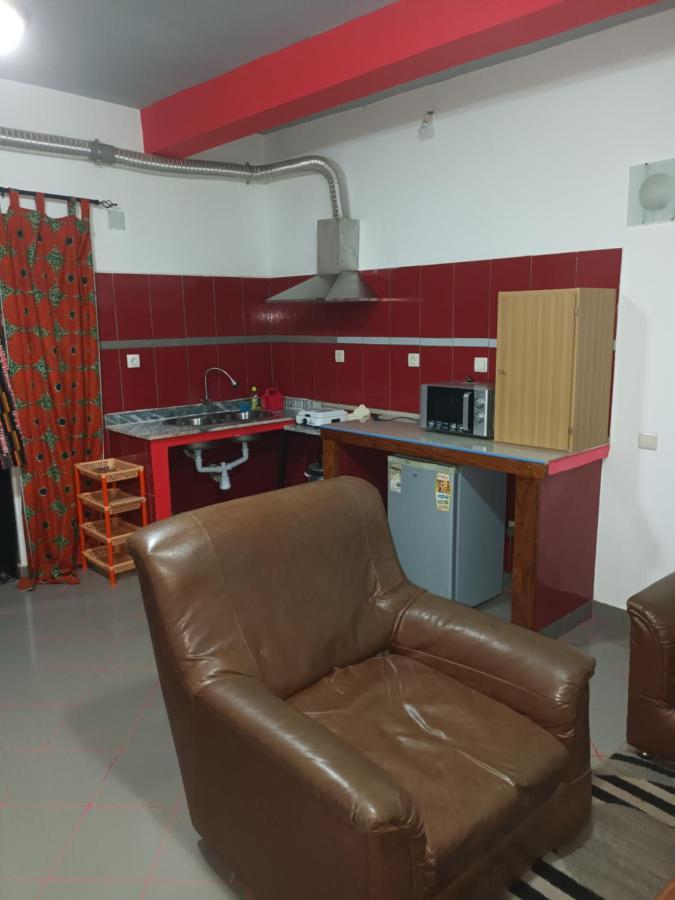 Hotel Badinca Alojamento Low Cost In Bissau Avenida Francisco Mendes المظهر الخارجي الصورة
